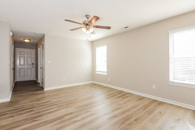 Building Photo - 9674 Thomas Ln