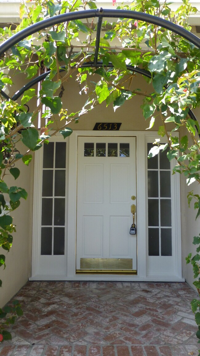 Building Photo - 6513 Hanna Ave