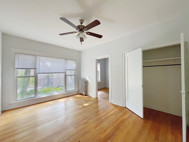 Foto del edificio - 3449 N Elaine Pl