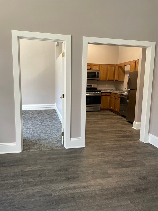 18 Public Sq Unit 1, Medina, OH 44256 Apartments in Medina, OH