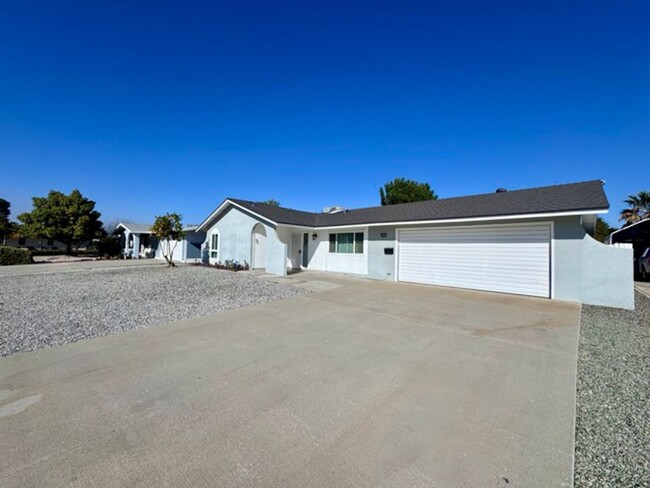 Building Photo - Charming Upgraded 2 Bedroom, 2 Bath Home i...