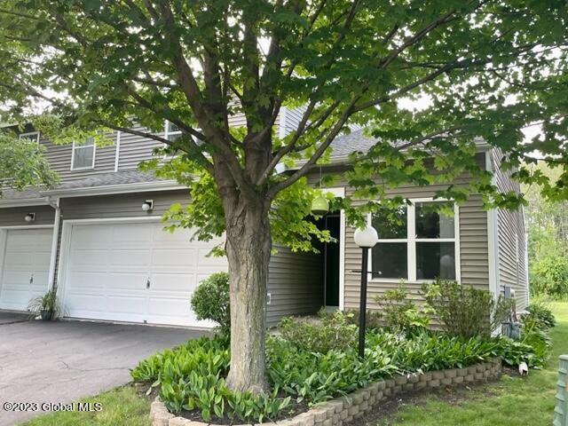 Foto principal - 98 Harvard Rd