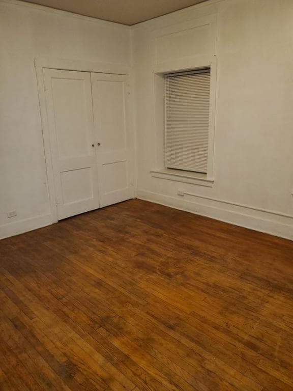 Building Photo - 11 1/2 N Van Buren Ave, 302-302
