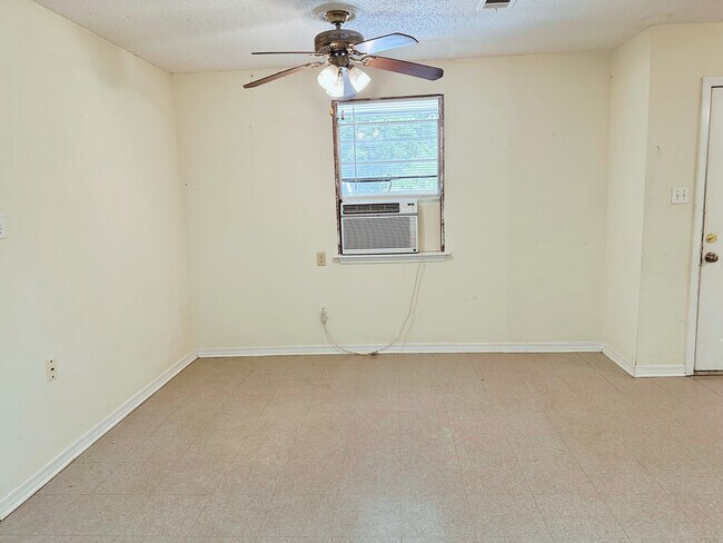 Foto del edificio - 65087 Mitchell St