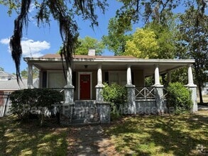 Building Photo - 1112 E Victory Dr