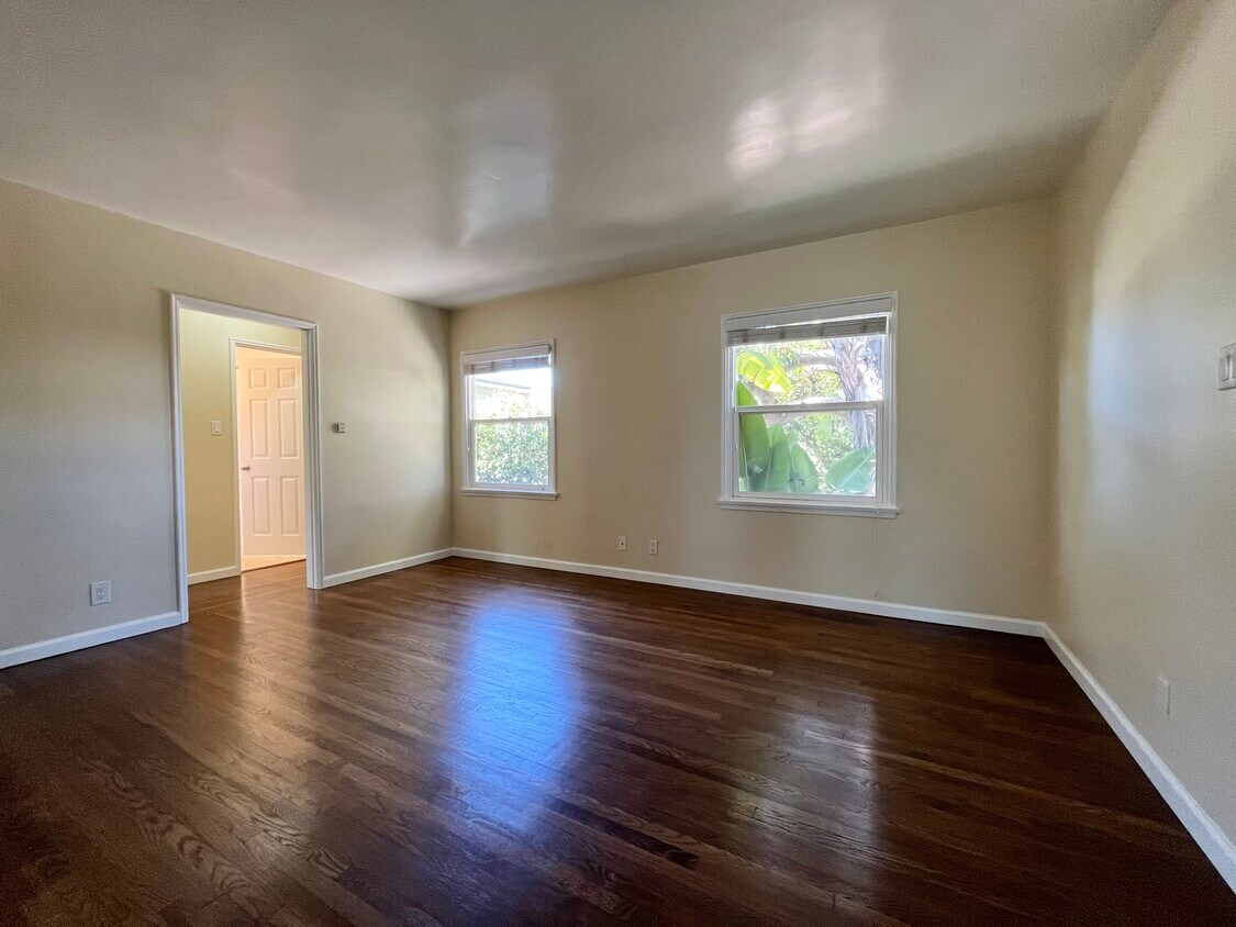 Primary Photo - 1504 Ocean Park Blvd