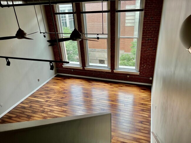 Building Photo - 1027 Arch St