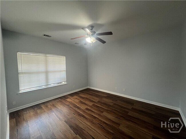 Foto del edificio - 4 bed, 2.5 bath townhouse