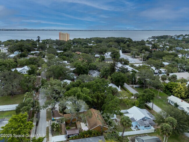 Foto del edificio - 702 Shady Ln