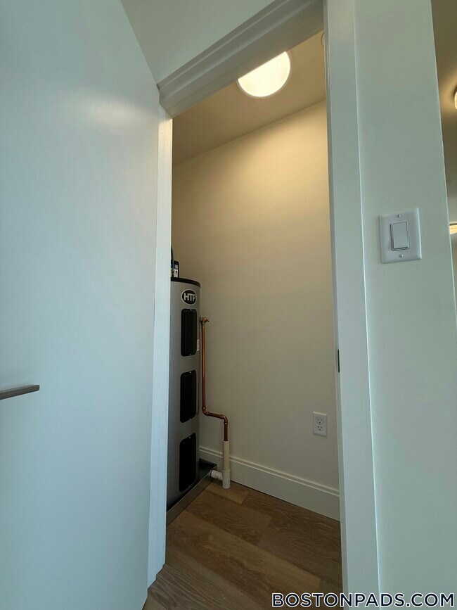 Foto del edificio - 1079 Commonwealth Ave