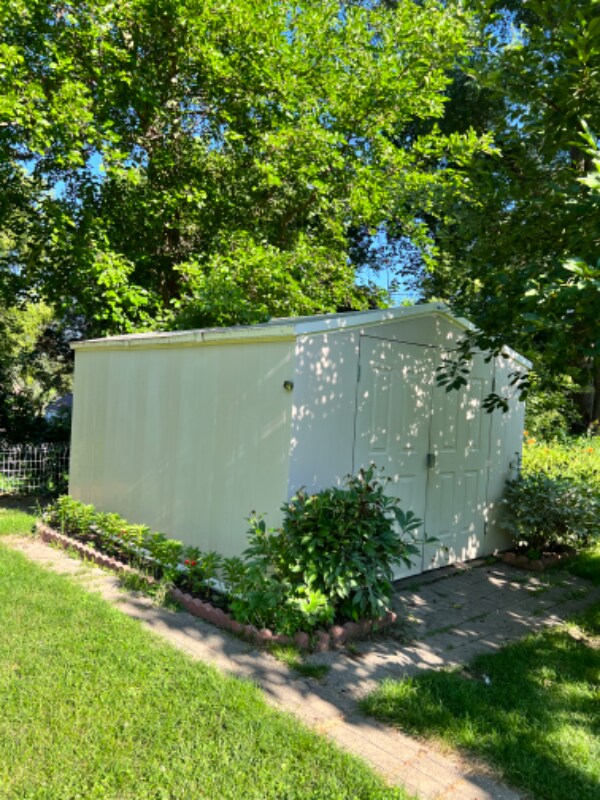 Foto del edificio - 1320 Hickory Dr