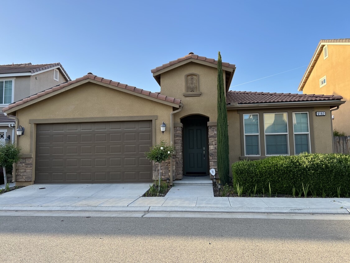 Primary Photo - 6182 W Bennington Dr