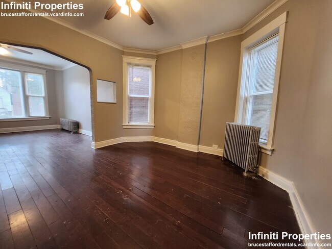 Building Photo - 1406 E 71st St