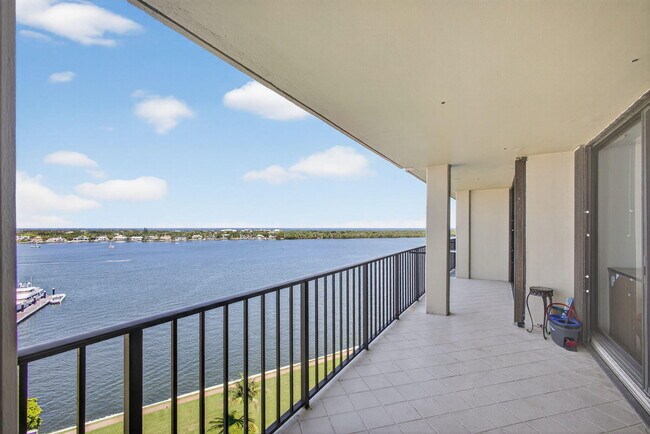 Foto del edificio - 134 Lakeshore Dr
