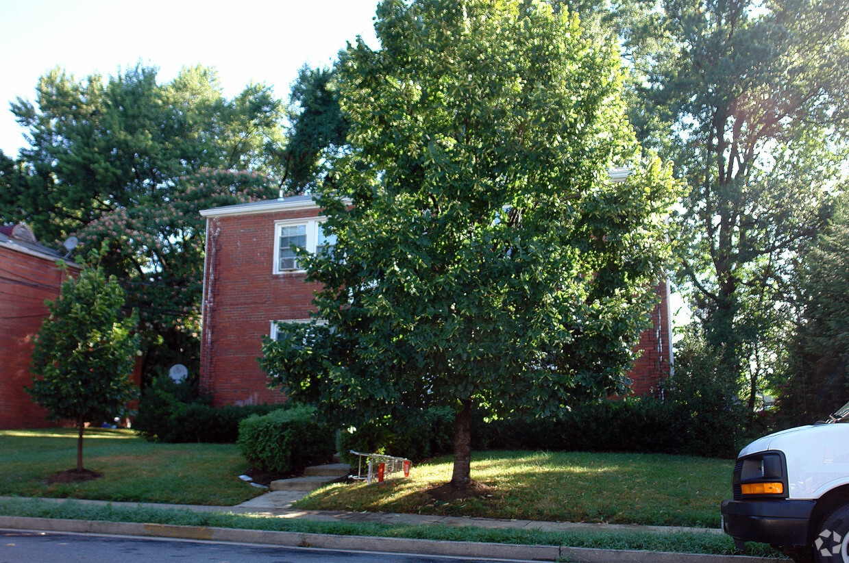Building Photo - 204 Gibson St