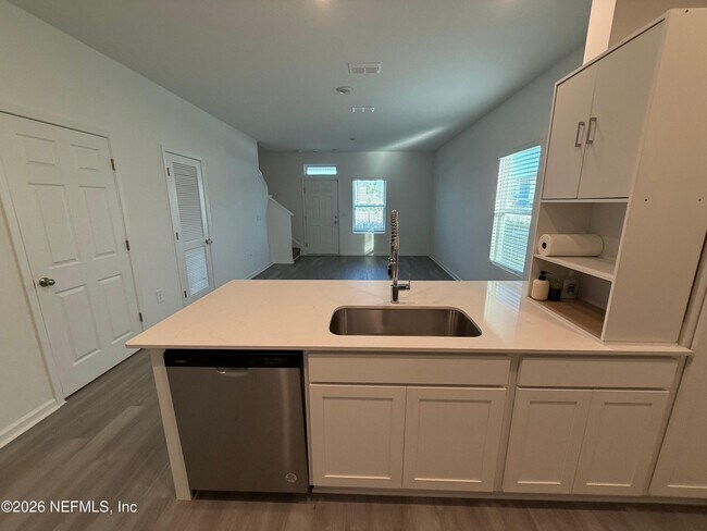 Foto del edificio - 891 Rivertree Pl