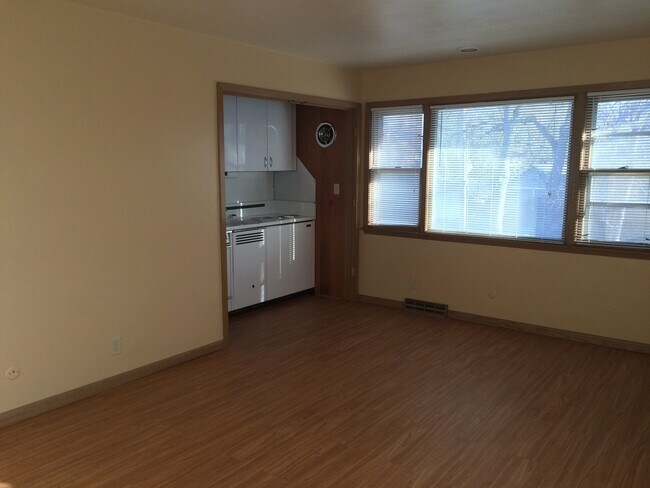 Foto del edificio - COZY EFFICIENCY LOCATED NEAR DOWNTOWN SIOUX FALLS! CALL TODAY FOR A SHOWING!