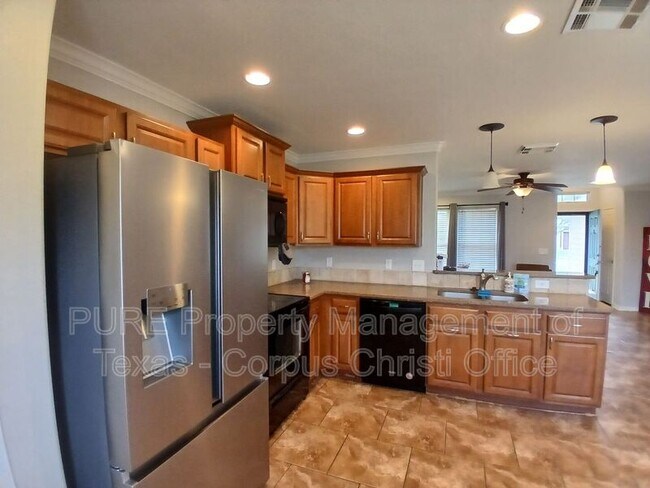 Building Photo - 2217 Abeto Dr