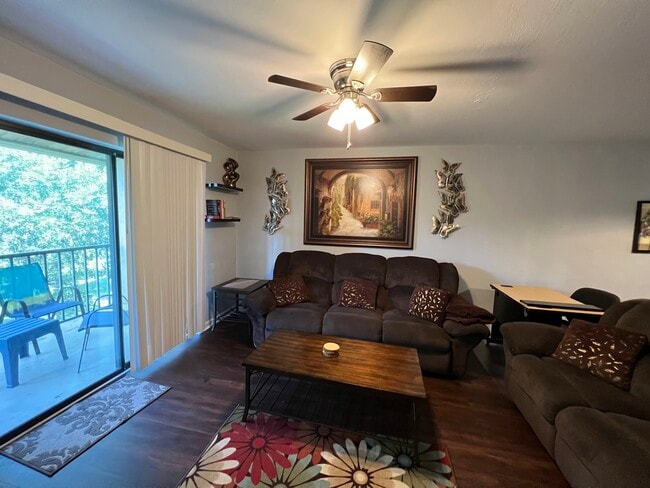 Building Photo - 500 Windsong Cir