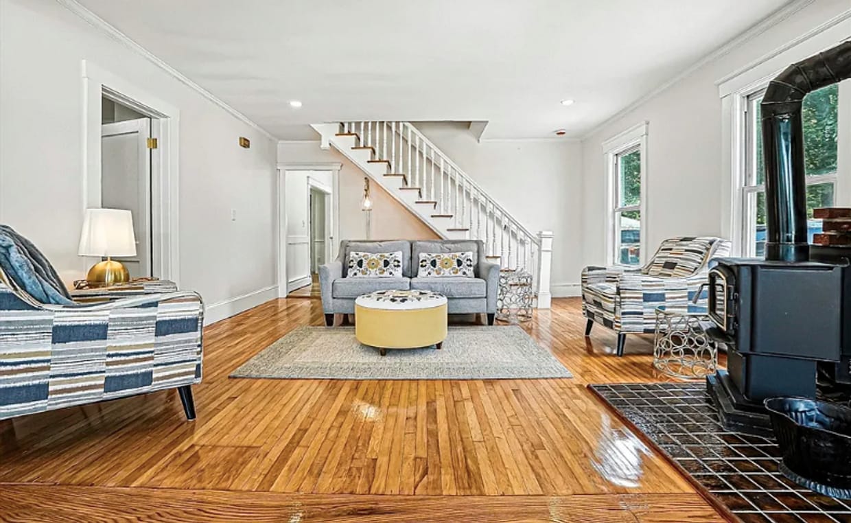 Primary Photo - newly renovated 4 bdr farm house - rent to...
