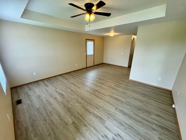 Building Photo - 2 Bedroom - 2 Bath Duplex in Clever MO