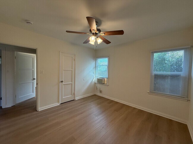 Foto del edificio - 321 - 1221-1223 West Ramona LLC