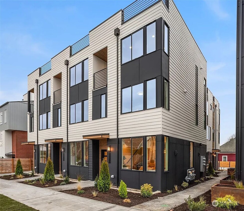 Foto principal - New Ballard Townhome