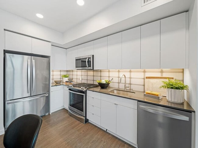 Building Photo - 1119 7th Ave