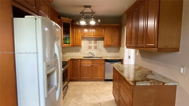 Foto del edificio - 14776 Grant Ln