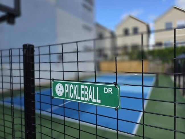 Building Photo - 5400 Memorial Dr