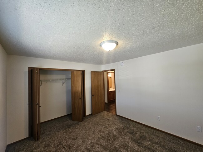 Building Photo - 4330 10th Ave S. Fargo ND