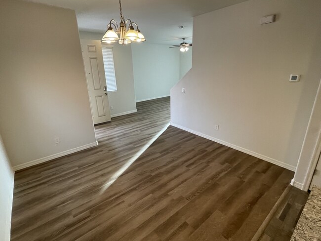 Building Photo - 5470 W Fulton St