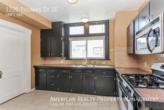 Building Photo - 1220 Thomas St SE