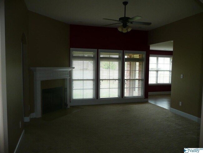 Building Photo - 104 Kings Cove Cir