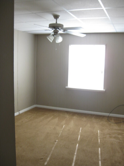 Building Photo - Gray Manor Apartments, 2 BD, 1 BA