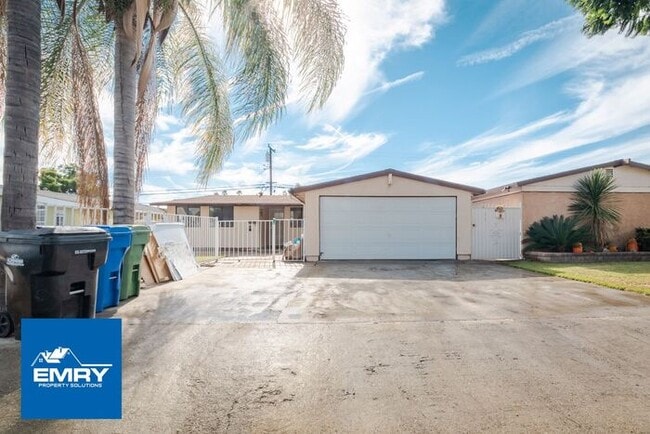 Building Photo - GREAT LOCATION 4 BEDROOM 2 BATH HOME IN WH...