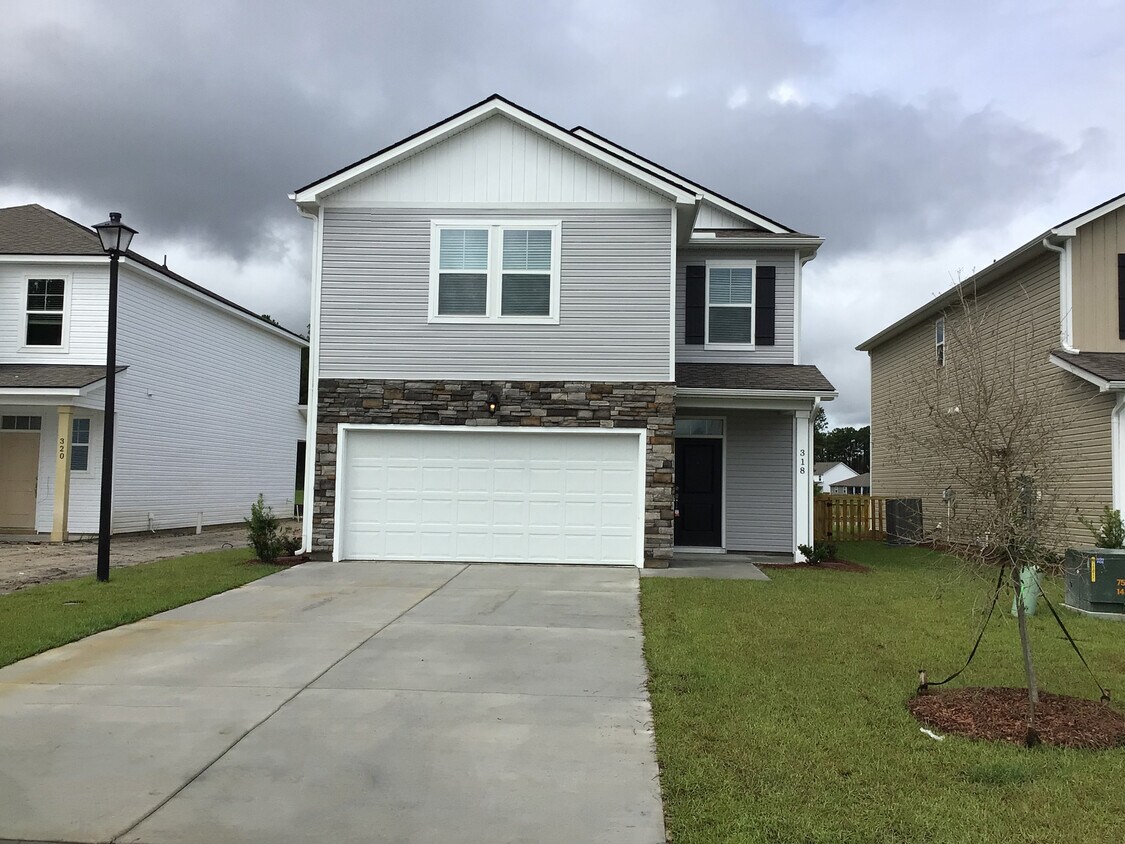 Primary Photo - 318 Azore Way