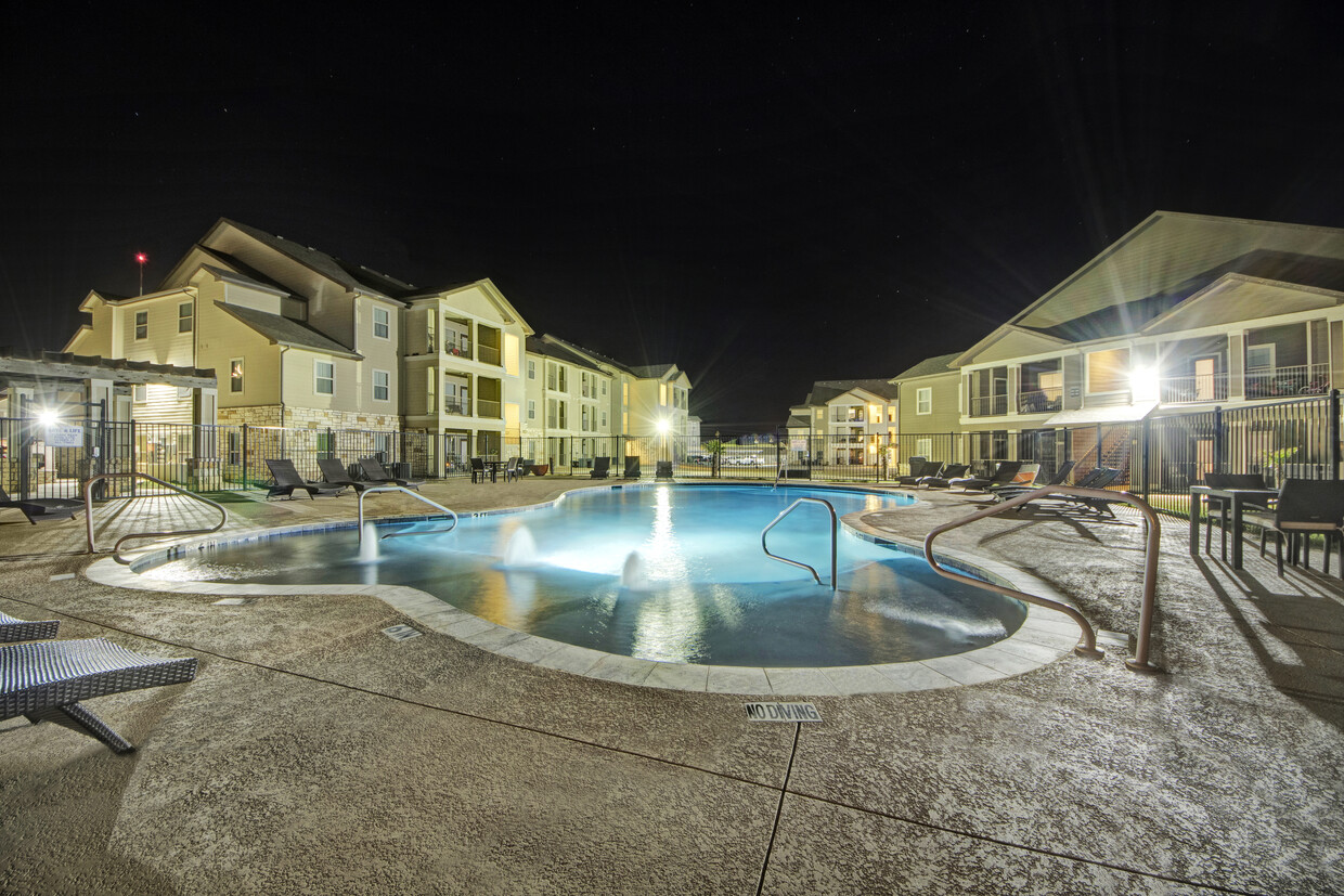 ¡Piscina refrescante - The Azure Apartment Homes