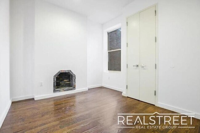Building Photo - 3 BED 1.5 Bath in Bed Stuy