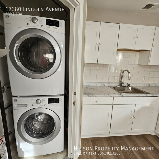 Foto del edificio - 17380 Lincoln Ave