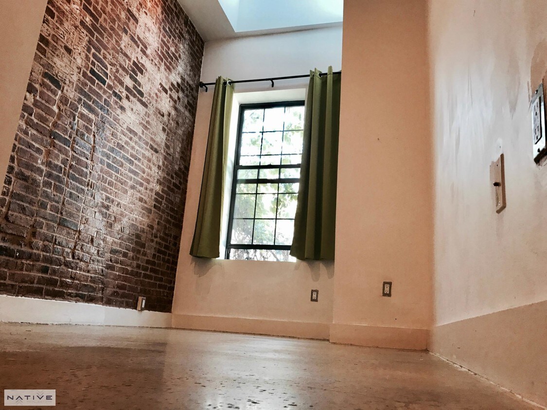 Primary Photo - 753 Lexington Ave