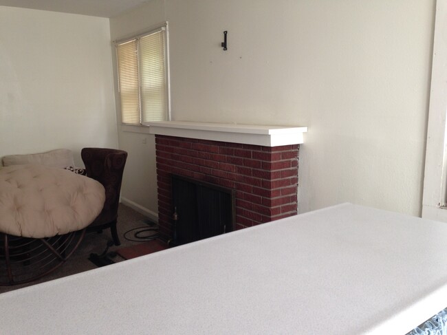 Living Room - 805 S 5th St