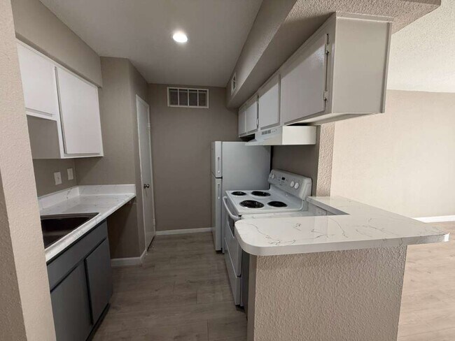 Foto del edificio - 8801 Glencrest Management Co LLC