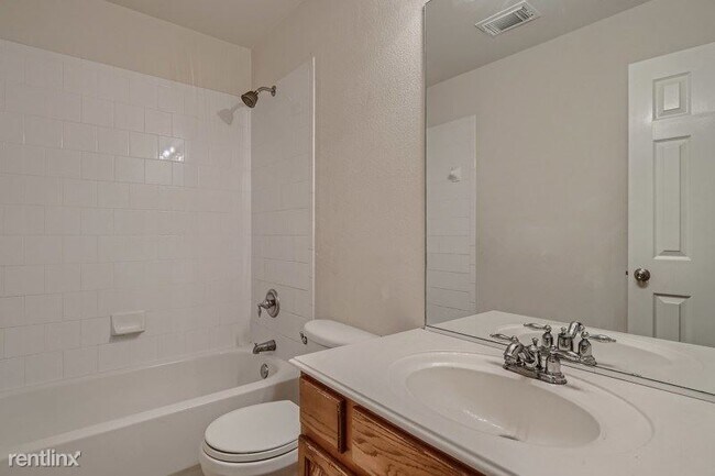 Building Photo - 5 br, 4 bath House - 4226 Luckenbach Rd