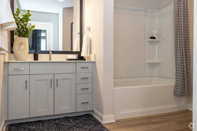 1BR, 1BA - 677SF - Bathroom - Thayne