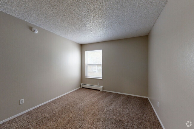 2 habitaciones, 1 baño - 750 pies cuadrados - Dormitorio 2 - Waterview on the Parkway Apartments