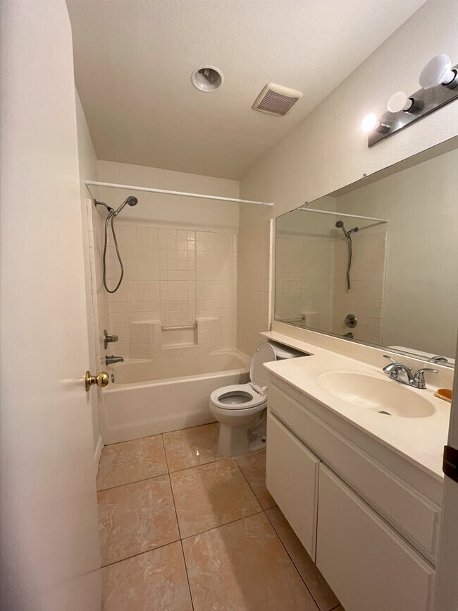 Foto del edificio - 13985 Ivy Ave