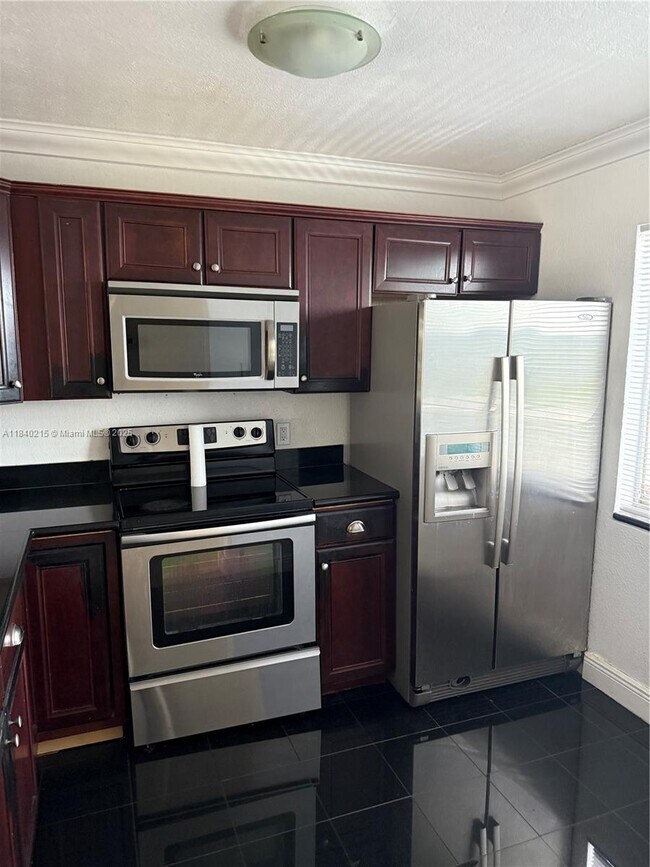 Foto del edificio - 8600 N Sherman Cir