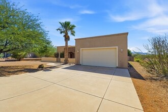 Building Photo - 4212 S Hackberry Dr