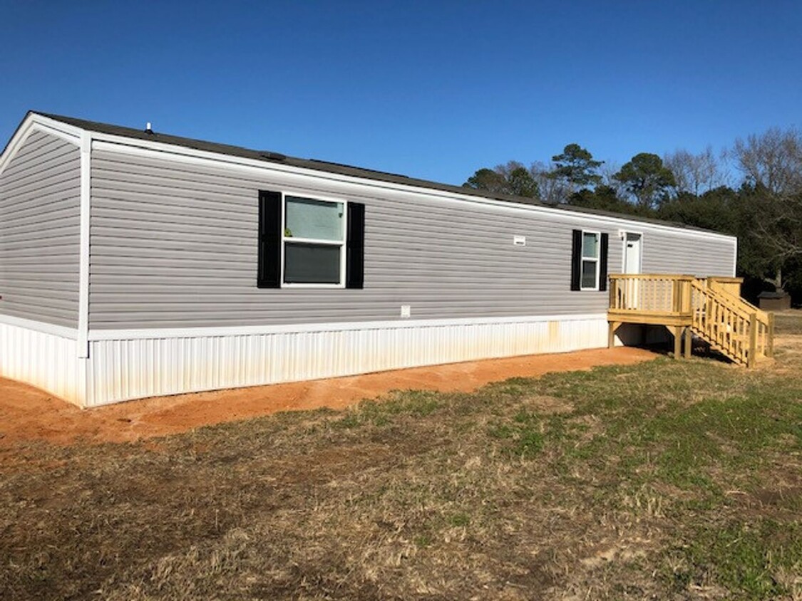 Foto principal - Three bedroom two bathroom mobile home sin...